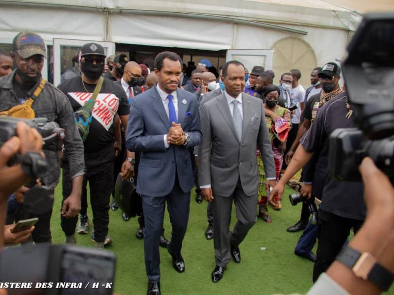 Le ministre provincial des infrastructures, urbanisme et Habitat, Miguel Katembo et Vincent Karega, ambassadeur du Rwanda en poste en RDC