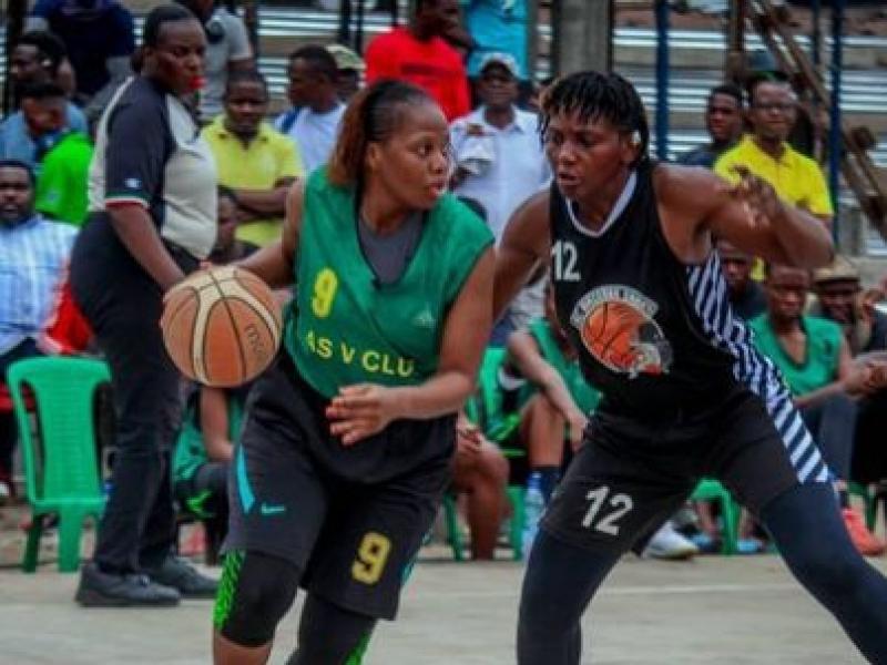 Une basketteuse de V.Club en duel avec celle du BC Mazembe, lors de la demie finale de la Coupe du Congo [Photo d'illustration].