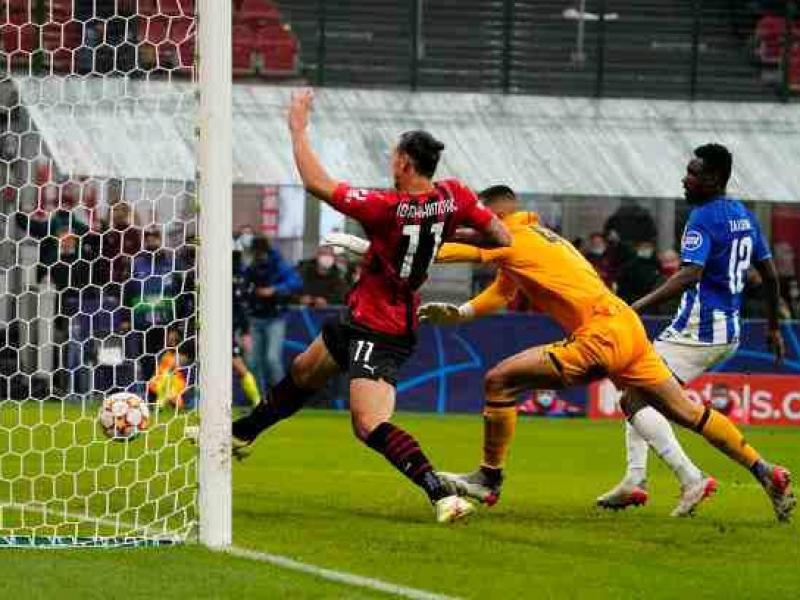 Chancel Mbemba marque contre son camp, à San siro.