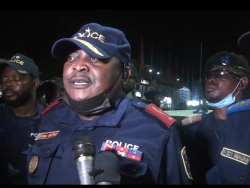 Le Général Sylvano Kasongo lors d'une descente sur terrain pour traquer tout véhicule sans plaque d'immatriculation
