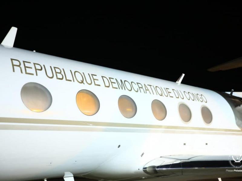 L'avion président parqué sur la piste de l'aéroport international de N'djili