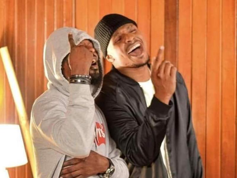 Héritier Wata et Gally Garvey, en plein tournage du clip.