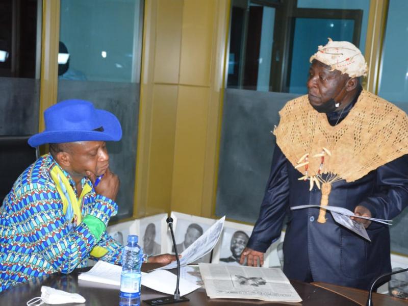 Le ministre des TRANSVCOM Chérubin Okende échange avec les chefs coutumiers sur le problème de spoliation de terre au Kongo central