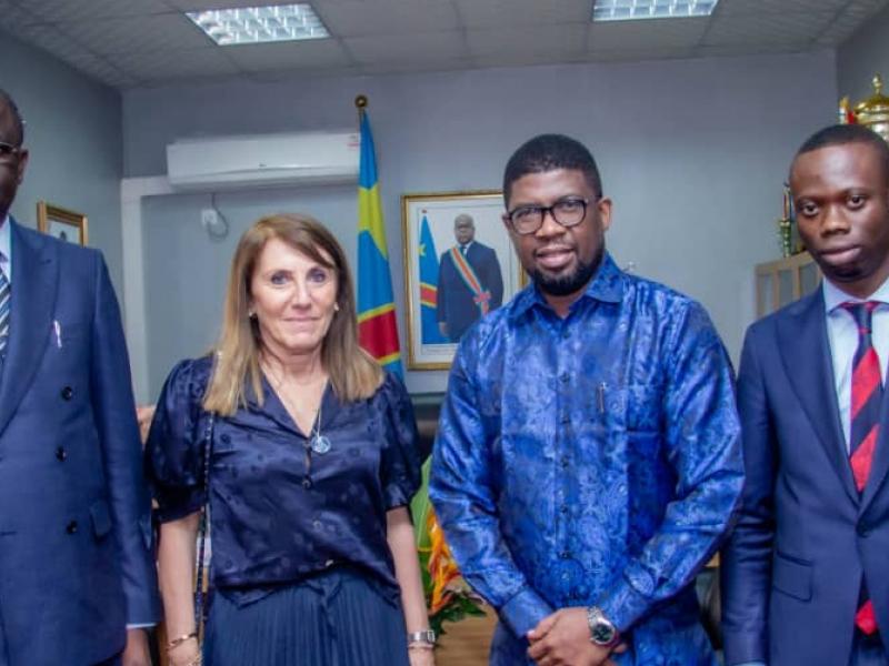 De gauche à droite, Lolongola Mpoyi, la directrice du CIJF Zeina Mina, le ministre des sports Serge Nkonde et un membre du CIJF.