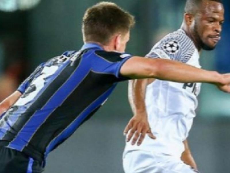 Meschack Elia en duel avec un défenseur d'Atalanta Bergame, lors du match aller disputé en Italie. [Photo d'illustration]