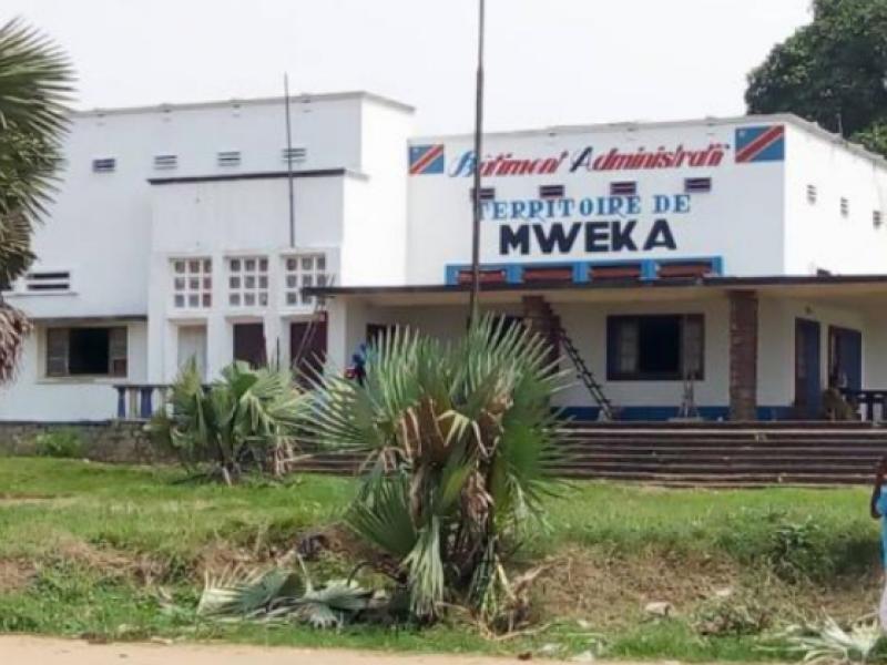 Le bureau administratif du territoire de MWEKA