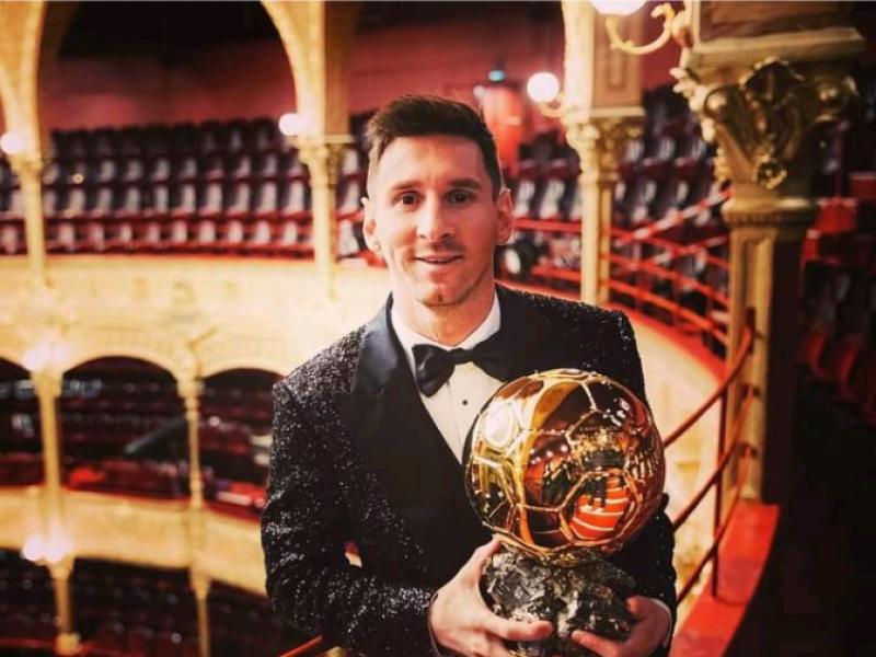 Lionel Messi, après son sacre, au Théâtre du Châtelet de Paris.