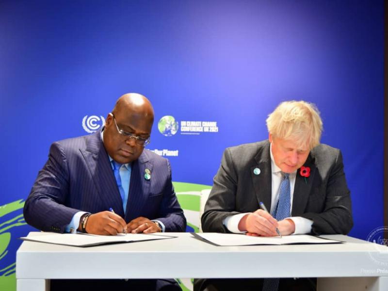 Félix Tshisekedi et Boris Johnson lors de la signature d'un accord pour la protection de la forêt de la RDC