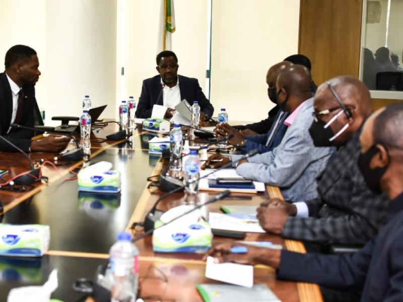 Les membres de la FIFA, de la CAF et ceux de la FECOFA, lors de la réunion tenue au Caire, en Egypte.