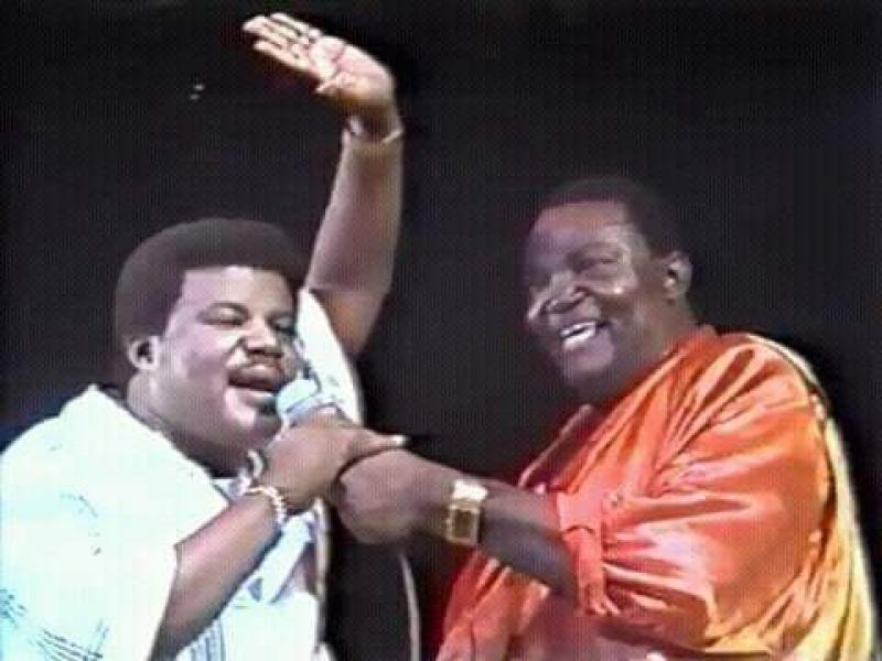 Jean de Dieu Bialu "Madilu Système" et Luambo Makiadi, chanteurs congolais décédés respectivement en 2007 et 1989.