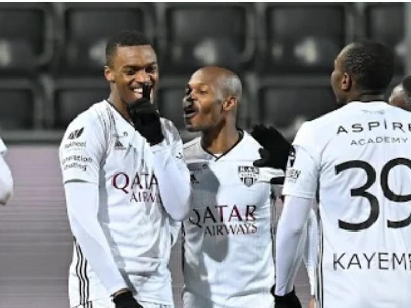 Le milieu de terrain congolais, Edo Kayembe et ses coéquipiers de KAS Eupen, en pleine célébration d'un but. [Photo d'illustration]