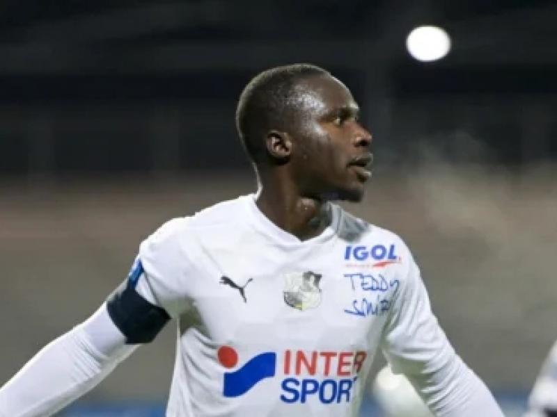Chadrac Akolo, en pleine célébration d'un but sous les couleurs d'Amiens SC.