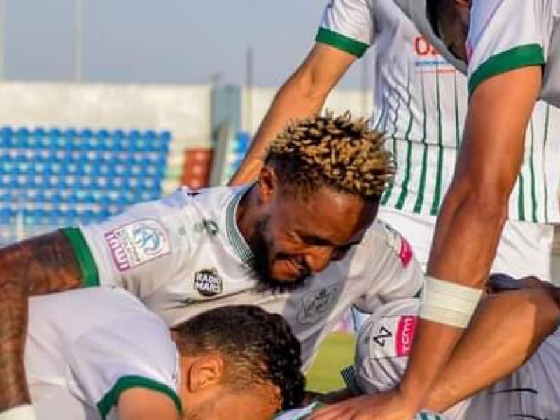 Mukoko Amale et ses coéquipiers de Difaa, en pleine célébration d'un but.