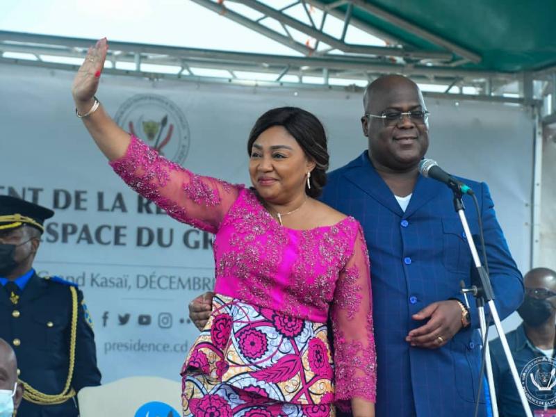Accompagné de la première dame, le président Félix Tshisekedi  tient son meeting à Mbuji-Mayi devant une foule impressionnante