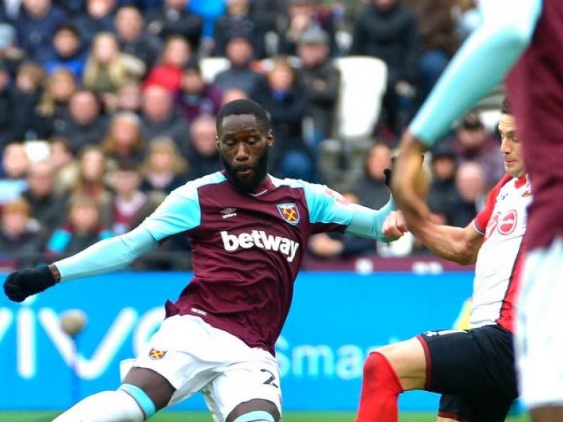 Arthur Masuaku en duel avec un joueur de Southampton. [photo d'illustration]