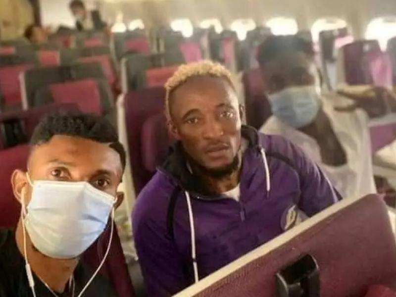De gauche à droite, Fabrice Ngoma, Mukoko Amale et Ben Malango à bord d'un avion. [Photo d'illustration]