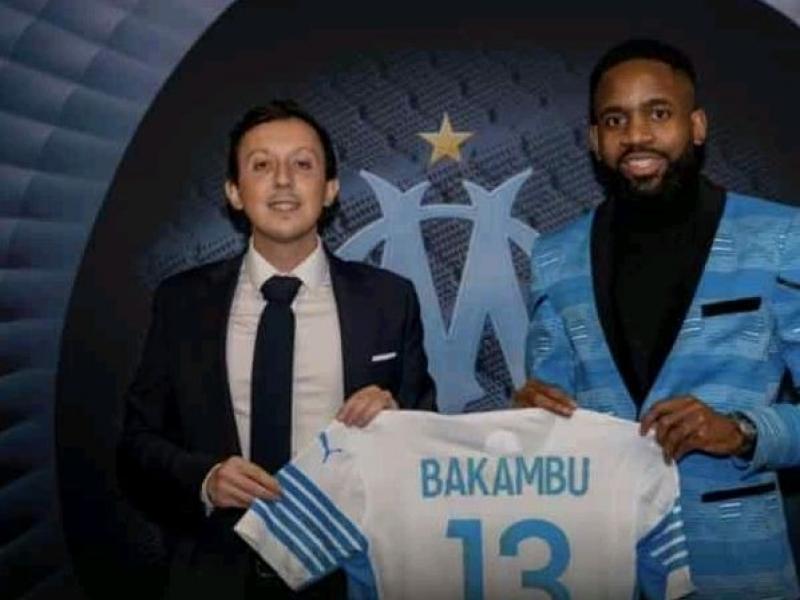 Cédric Bakambu présente son nouveau maillot