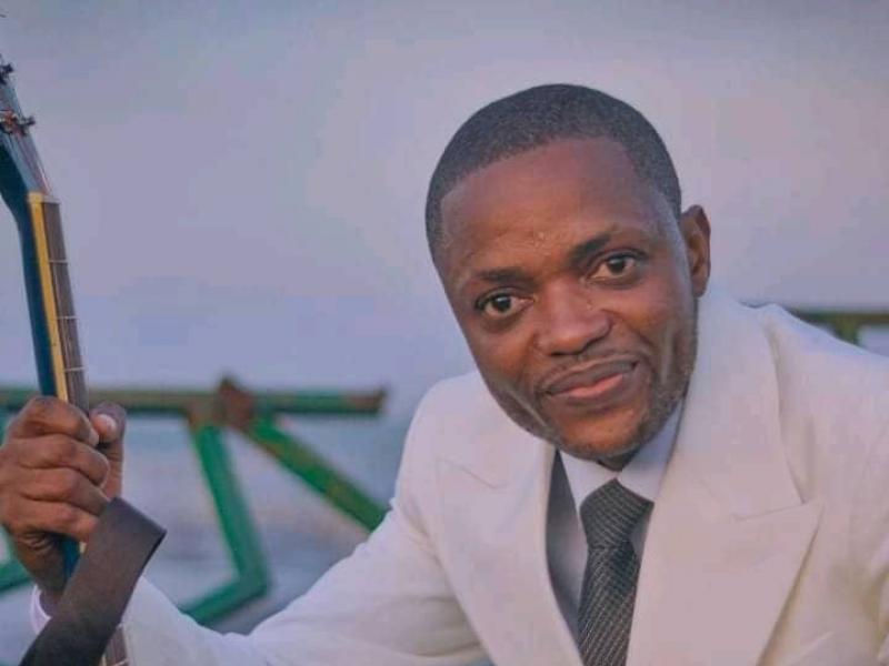 L'artiste chanteur Chadrac Lubembo