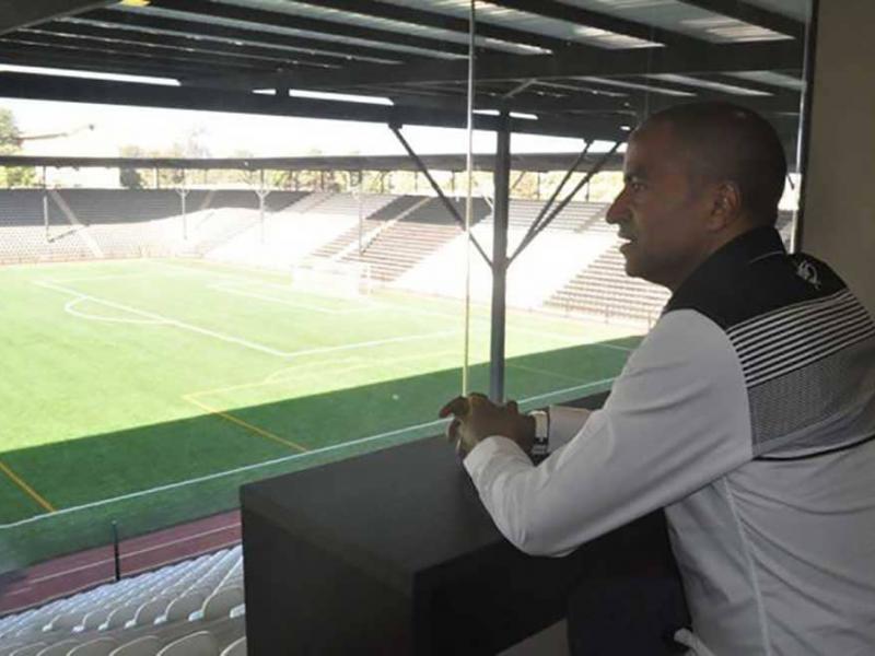Le Président du TP Mazembe, Moïse Katumbi, lors d'une visite au stade de Kamalondo.