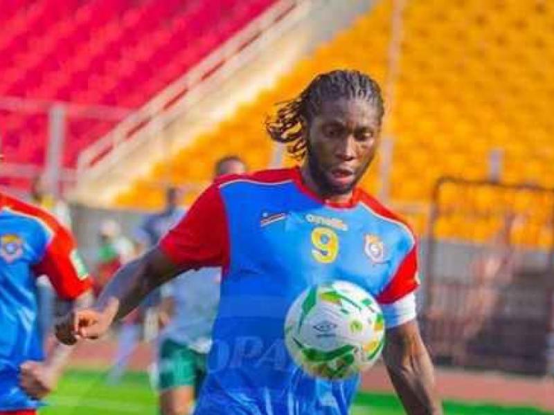 Dieumerci Mbokani, lors de la rencontre RDC-Madagascar, au stade des martyrs de Kinshasa.