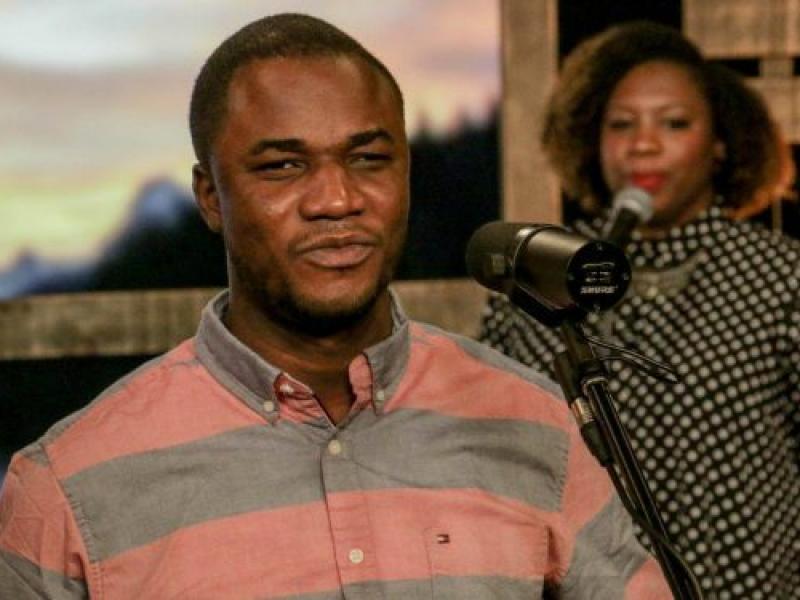 l'Artiste musicien, Michel Hardy Bakenda lors d'un concert live