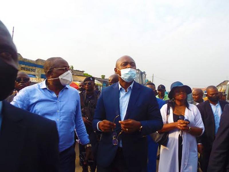 Le gouverneur Getiny Ngobila lors d'une visite d'inspection dans quelques communes de Kinshasa