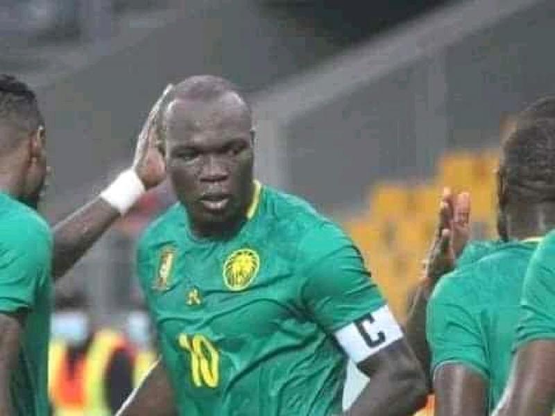 Vincent Aboubacar célèbre son but avec ses coéquipiers lors de la CAN 2021