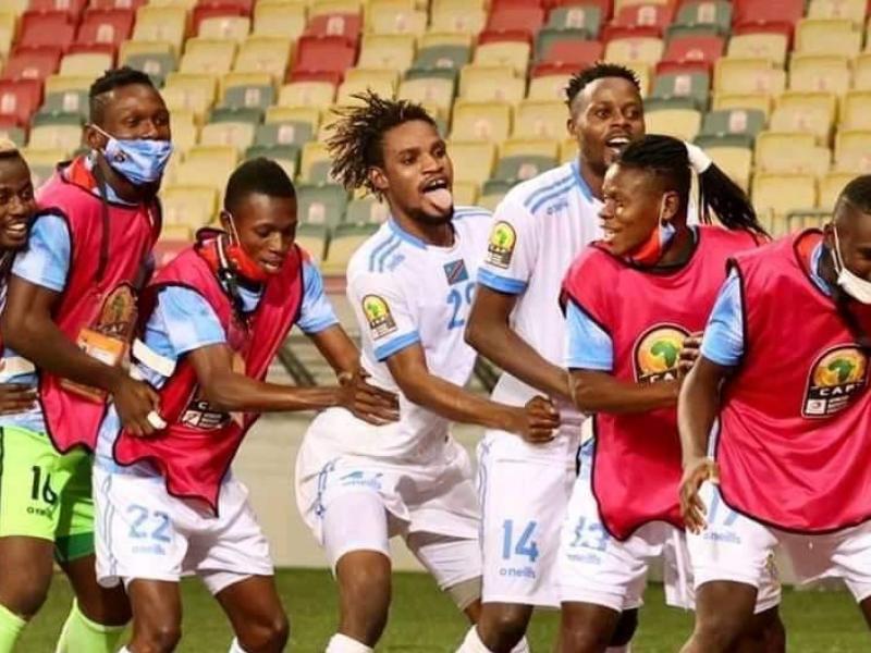 Les joueurs de la RDC, en pleine célébration d'un but, lors du CHAN Cameroun 2021.