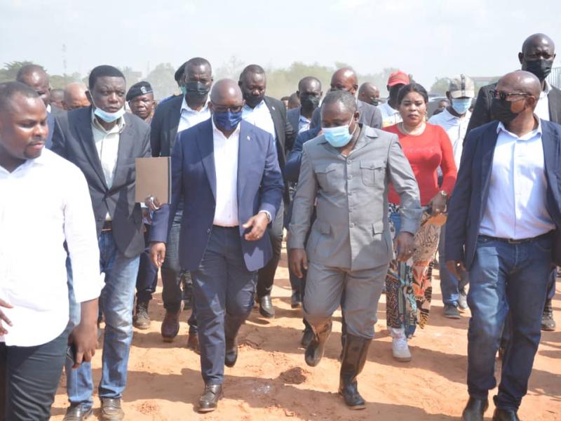 Le premier ministre Sama Lukonde conduit au chantier d'un Débarcadère au Port de Bobo Kin à Kinkole par le ministre de la pêche et Élevage