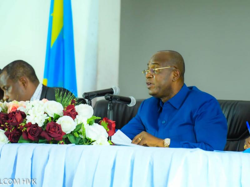 Le Gouverneur Gentiny Ngobila échange avec les Bourgmestres de Kinshasa et les Commandants des districts