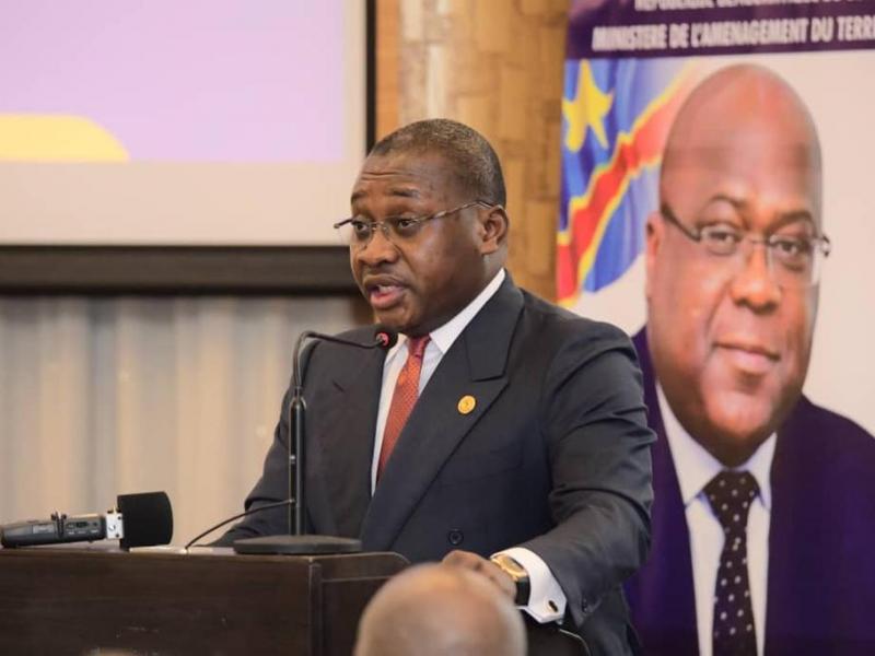 Le ministre d'état en charge de l'aménagement du territoire, Guy Loando
