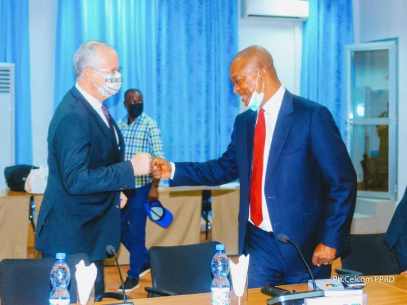 Le secrétaire permanent du PPRD Emmanuel Shadary et un haut fonctionnaire des nations unies