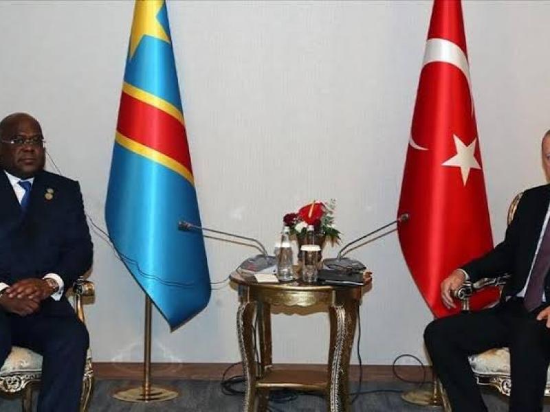 De gauche à droite, le président de la RDC Félix Tshisekedi et le président Turc Recep Erdogan