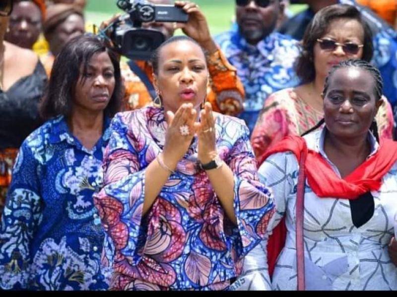 L'ancienne première Dame, Oliver Lembe (à gauche) et la sœur jumelle de Joseph Kabila, Jaynet Kabila