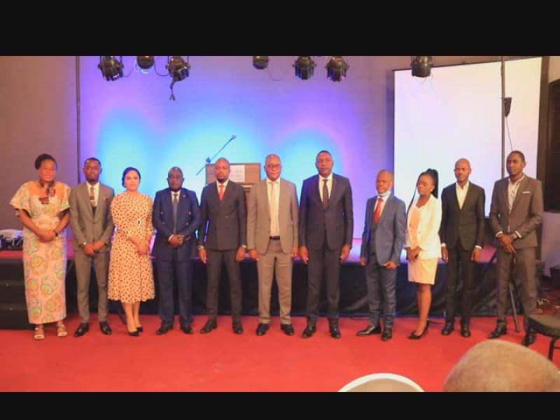 Le Dircaba du Premier ministre Sama Lukonde entouré des membres de la coordination de l'Asbl " Fondation Humanité"