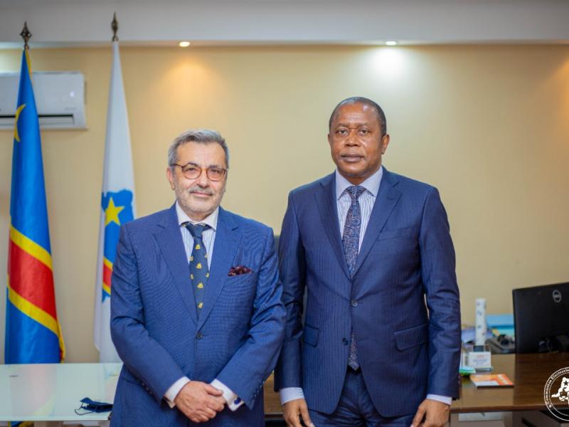 Le président de la CENI Denis Kadima et l'ambassadeur du Portugal Antonio Inocencio