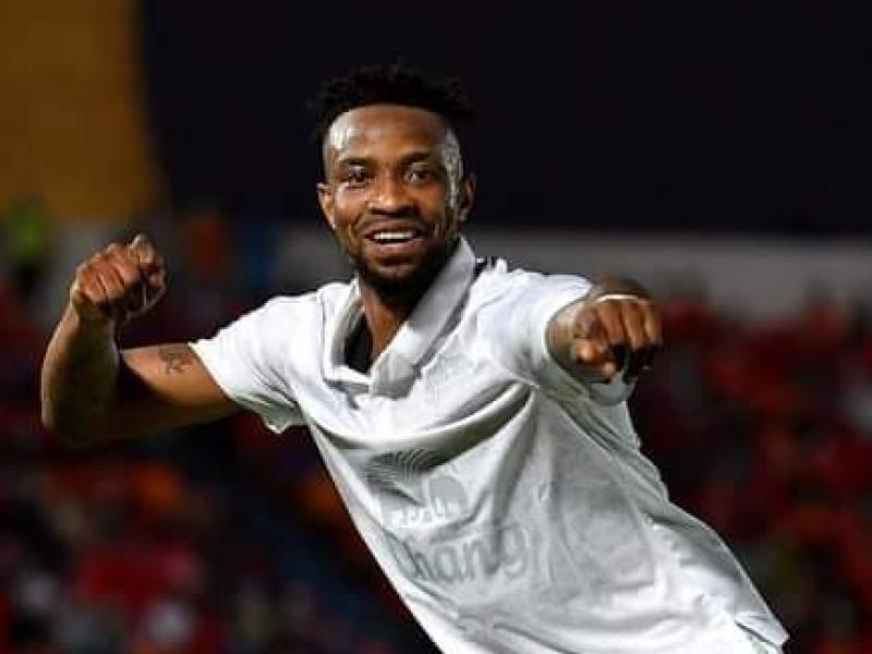 Jonathan Bolingi en pleine célébration d'un but sous les couleurs de Buriram United.