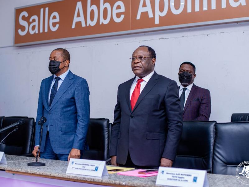 De gauche à droite, e président de la CENI Denis Kadima et le vice-premier président Didi Manara lors du lancement de la réunion préparatoire du cadre de concertation Genre- Diversité- Élections