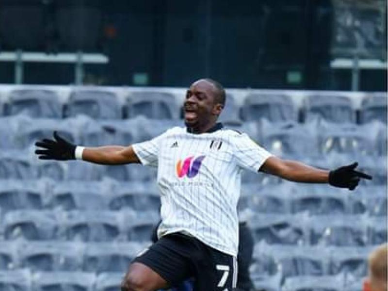 Neeskens Kebano en pleine célébration de son but face à Blackburn Rovers.