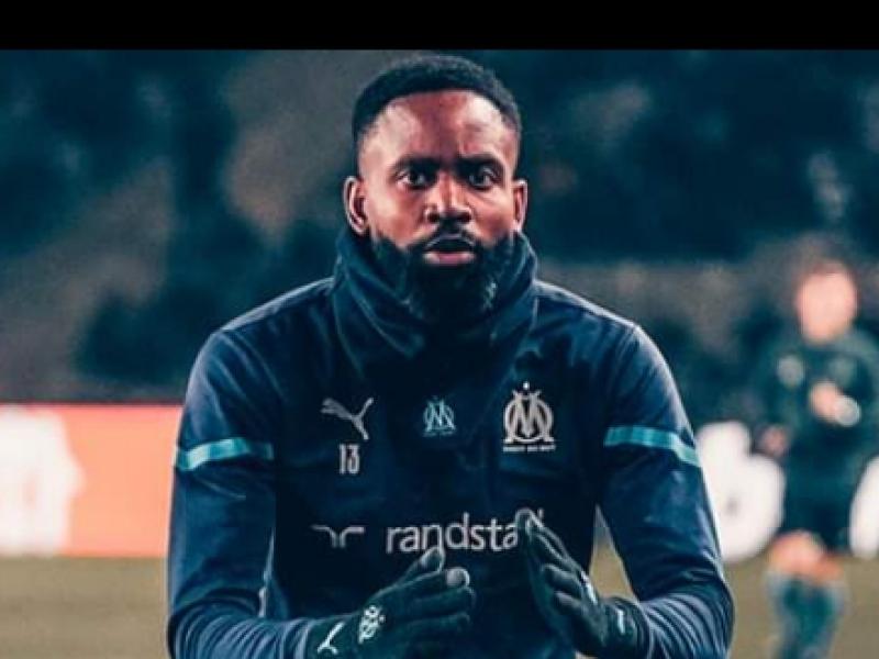L'attaquant congolais, Cédric Bakambu sous les couleurs de l'OM, lors de l'échauffement d'avant-match.