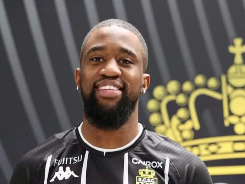 Isaac Mbenza sous les couleurs du Sporting de Charleroi.
