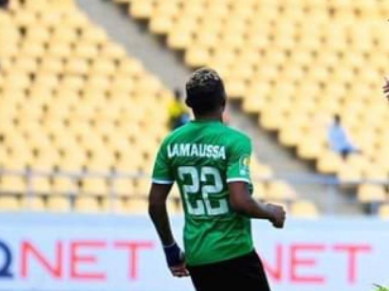 Le latéral gauche congolais, Joyce Lomalisa Mutambala sous les couleurs de Sagrada Esperança.