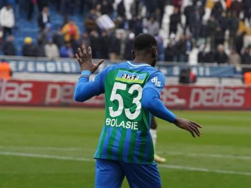 L'attaquant congolais, Yannick Bolasie sous les couleurs de Çaykur Rizespor.