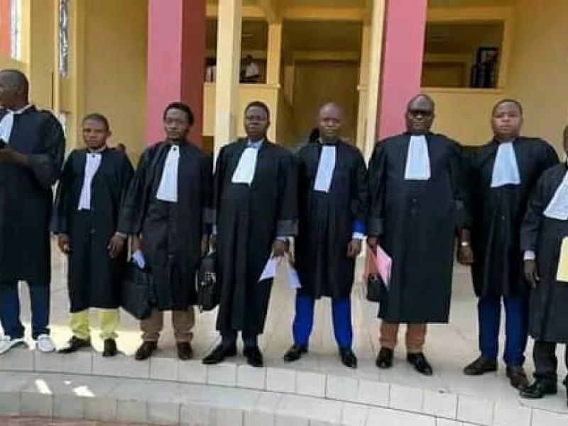 La photo de Collectif d' avocats avant le procès