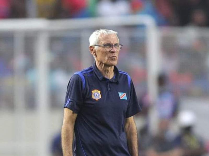 Hector Cúper, lors d'une de l'équipe nationale de la RDC.