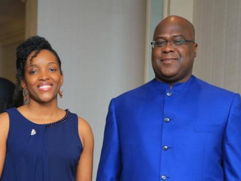 Sandrine Ngalula Mubenga, DG de l'ARE,pose avec le président de la République Félix Tshisekedi