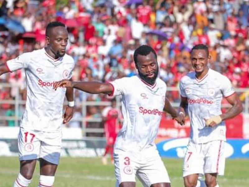 Bernard Morrison en pleine célébration de son but avec ses coéquipiers de Simba SC.Bernard Morrison en pleine célébration de son but avec ses coéquipiers de Simba SC.