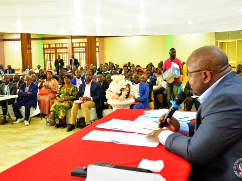 Échanges, en toute convivialité, entre le min'Etat Boji (ci-devant) et les agents et cadres de la division provinciale du Budget à Bukavu
