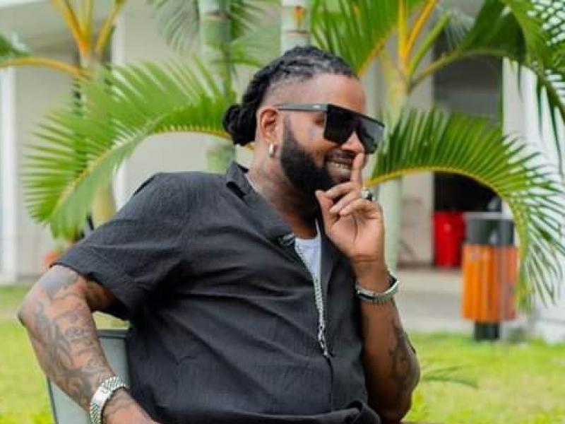 L'artiste musicien, Ferré Gola lors d'une émission tournée à Kinshasa.