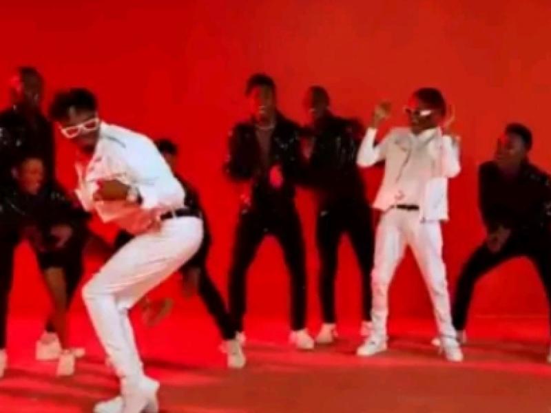 L'extrait de "Yo Pe remix" chantée par Innoss'b et Diamond Platnumz.